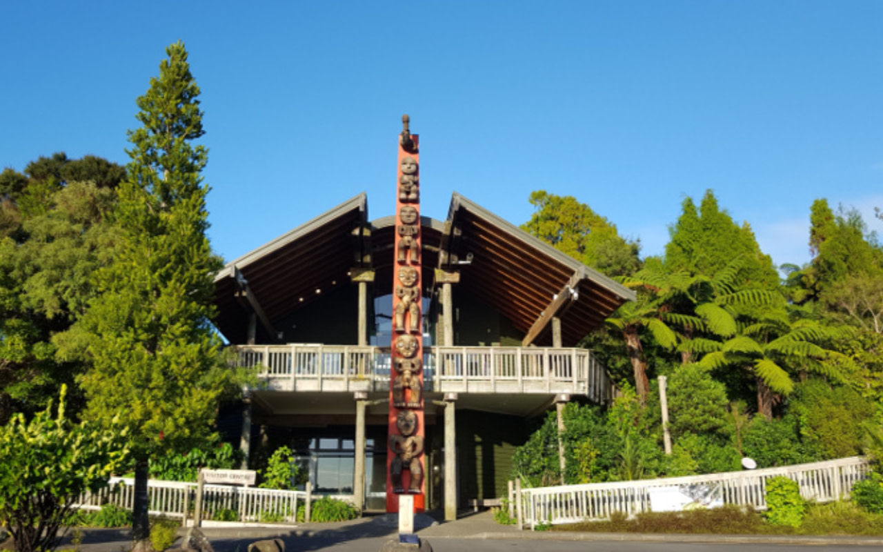 在西奧克蘭體驗私密小團旅行、飽覽沿途風光，並享受最道地的文化交流。