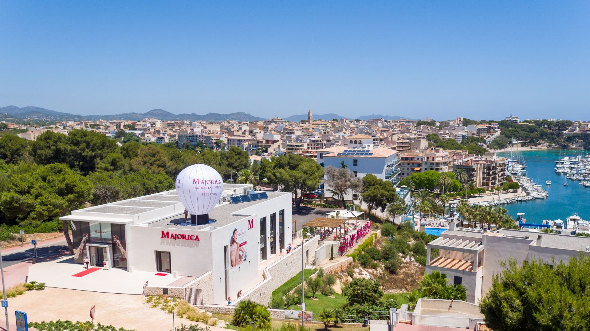 Browse exquisite Mallorcan jewelry and pearls at outlet prices during your visit