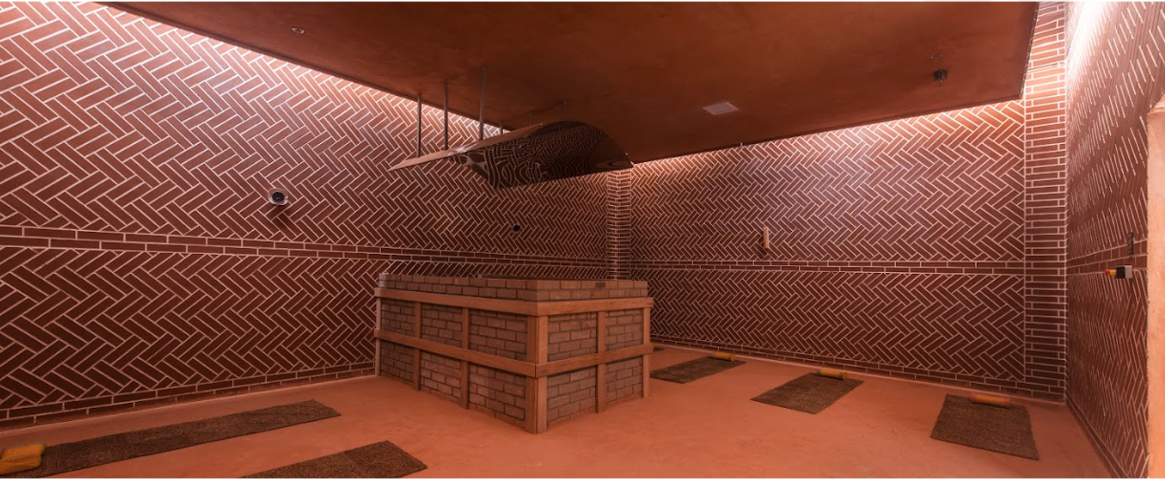 Bulgama (Red Clay Room)