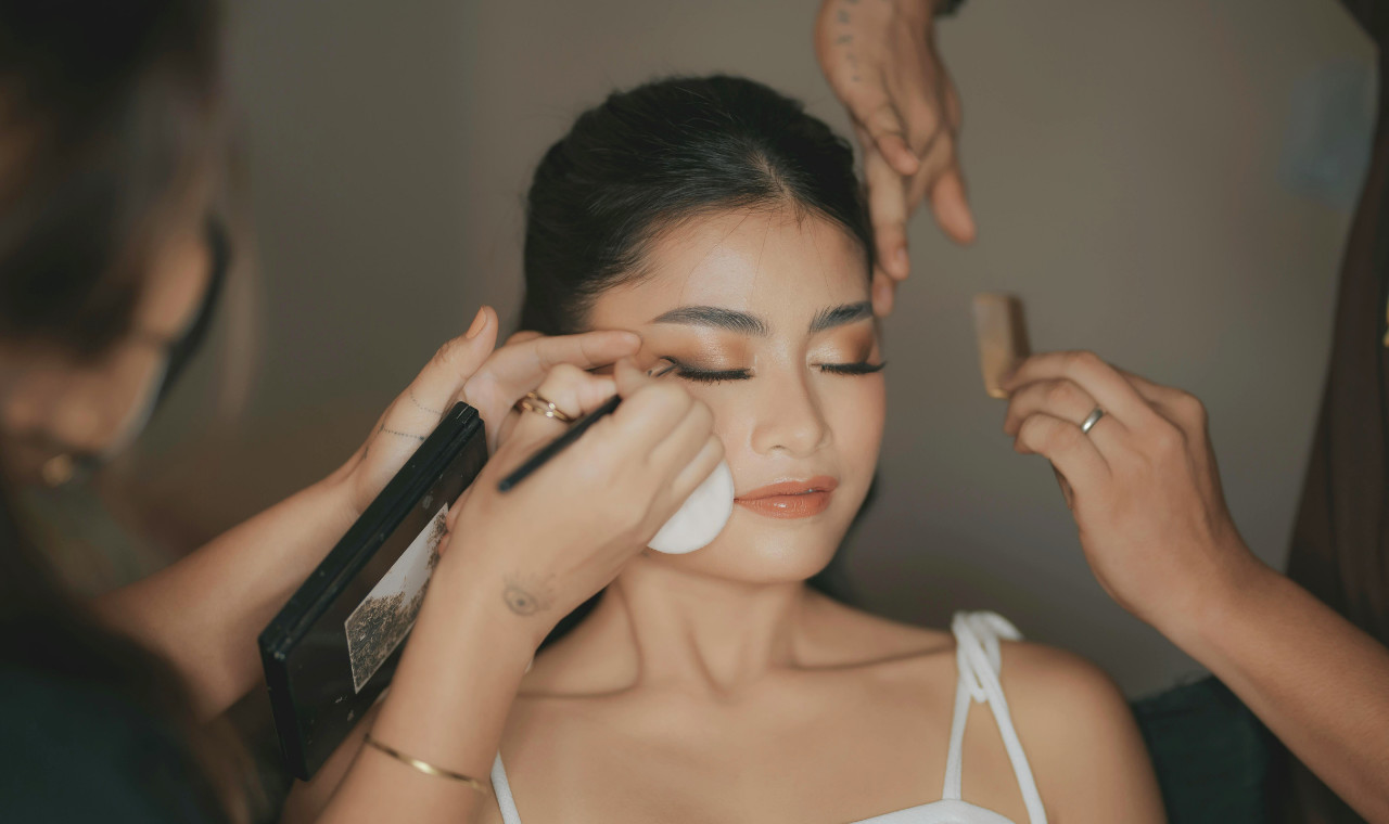 Seoul K-Beauty Makeup & Pictorial Shoot 1-Day Tour (Including Shopping)