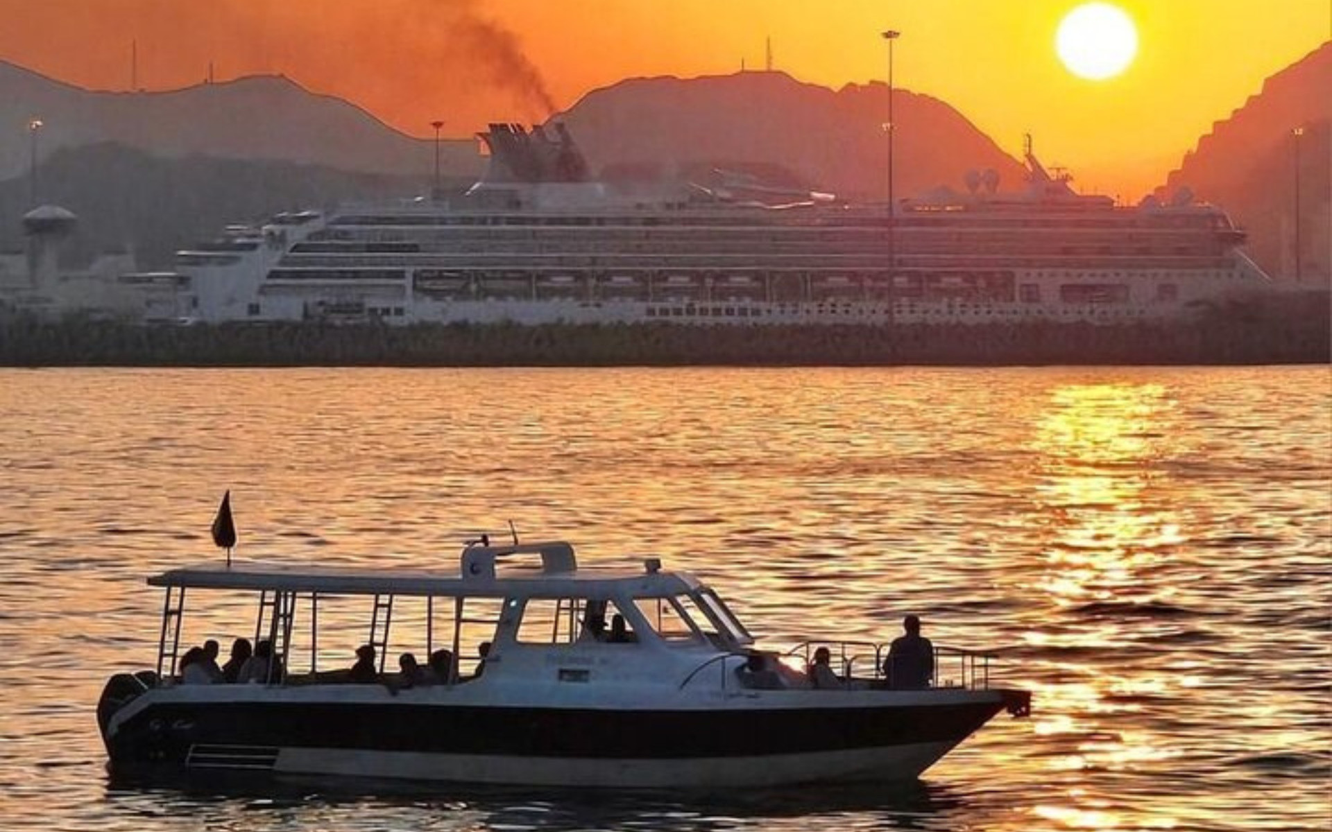 Explore Muscat: Cultural Highlights & Evening Cruise