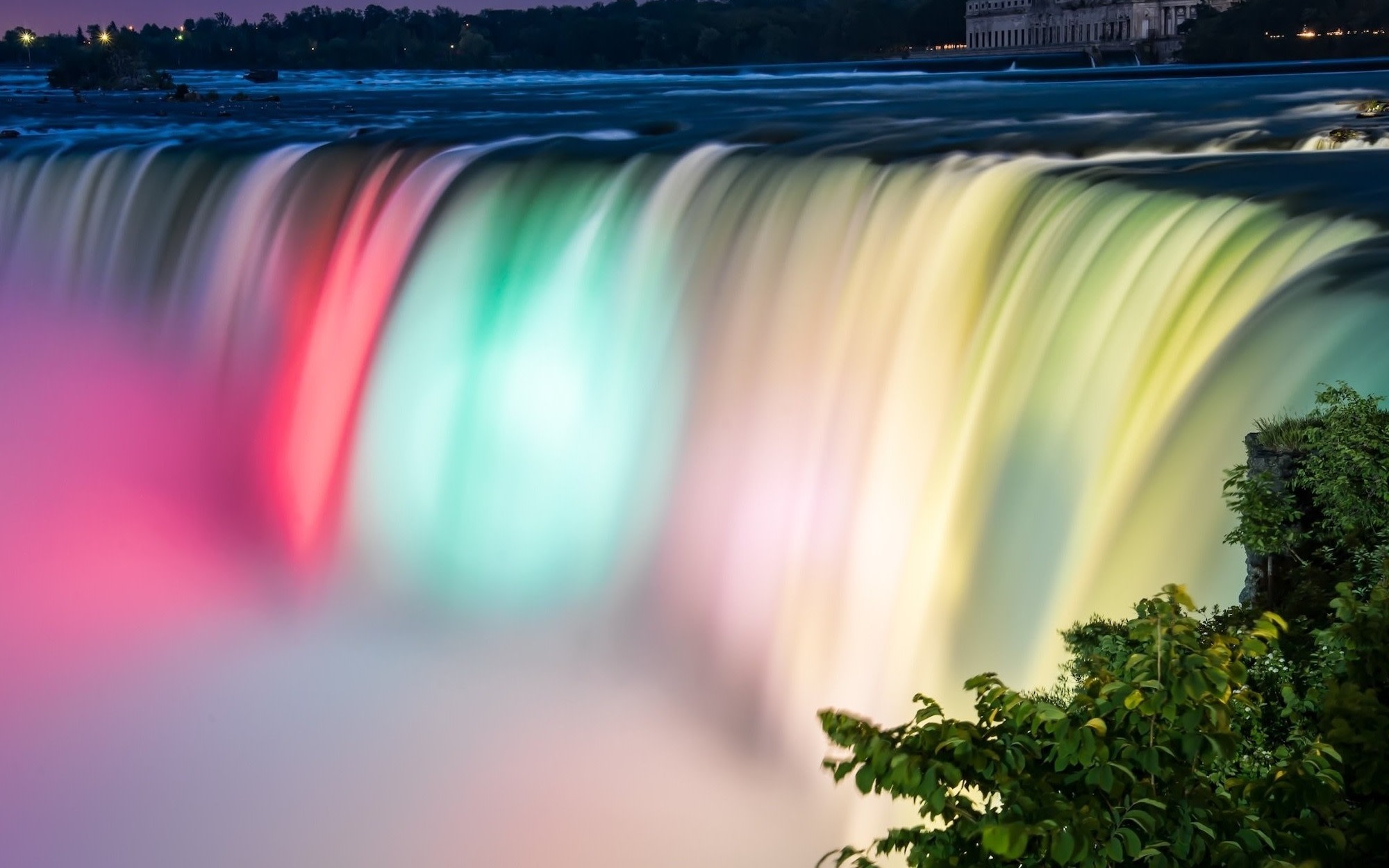 Niagara Falls USA night illumination walking tour