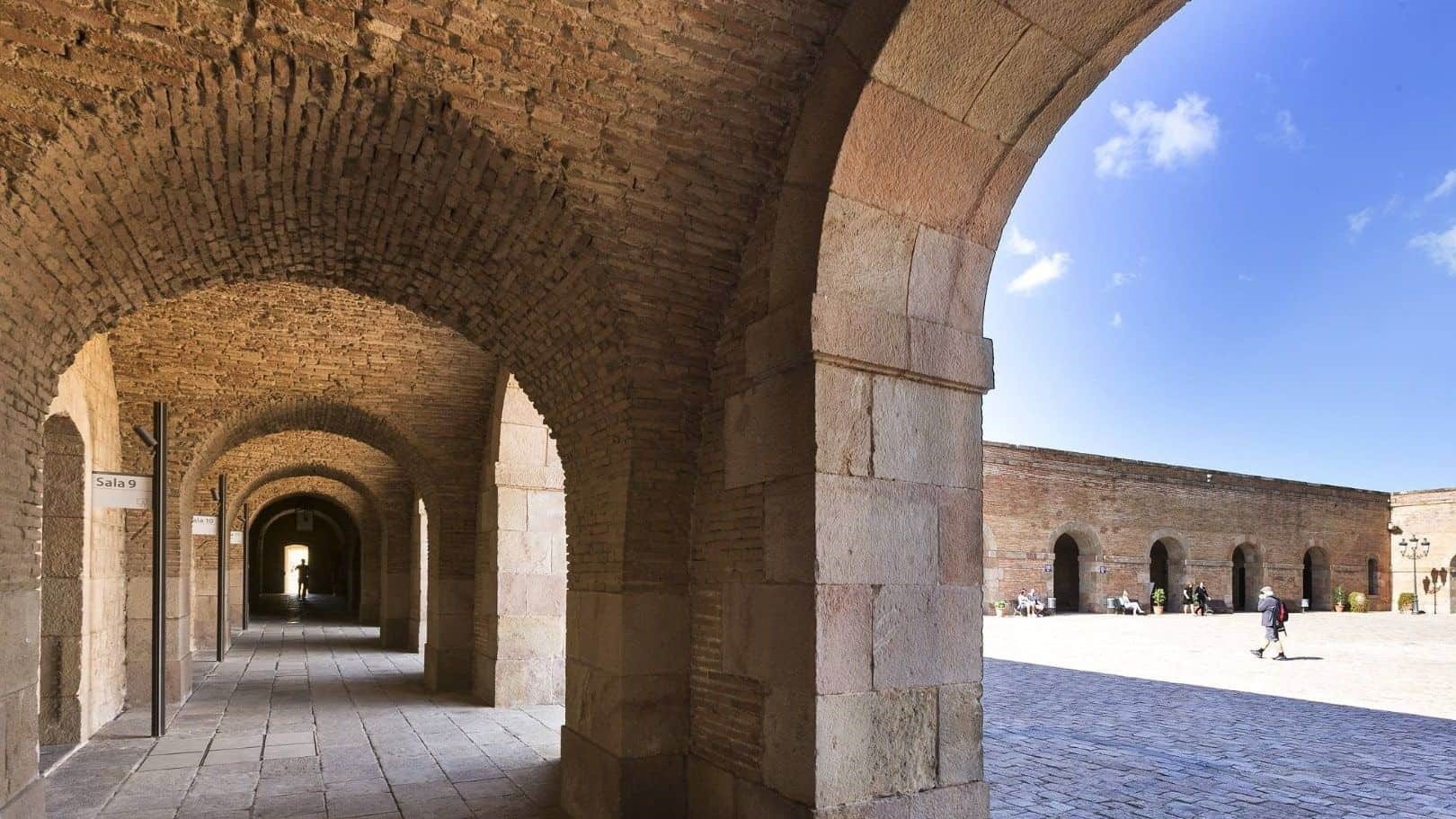 巴塞隆納 (Barcelona) 古城區和蒙特惠克城堡 (Montjuic Castle) 纜車之旅