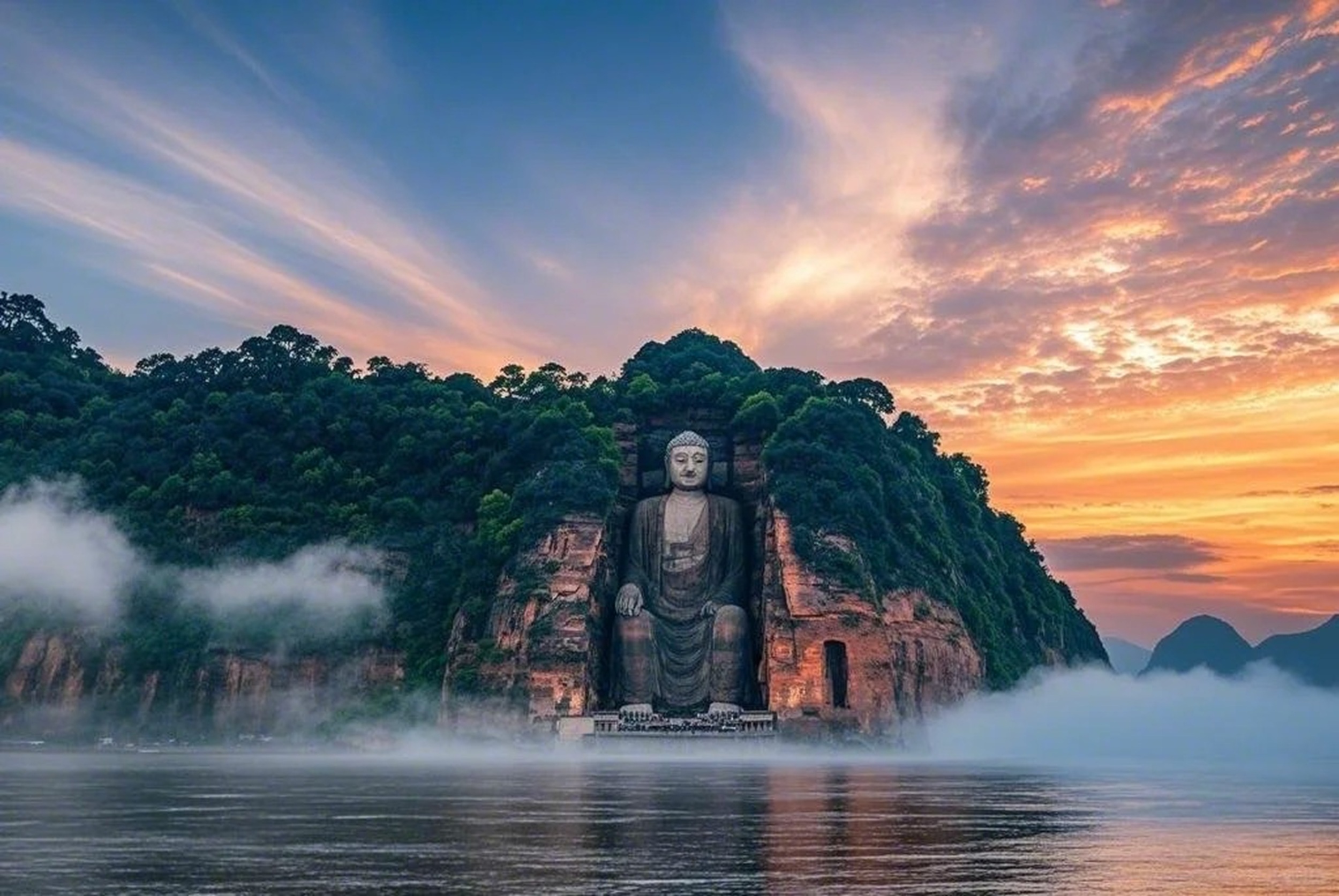四川峨眉山&樂山大佛純玩2日遊（峨眉山金頂+樂山大佛+贈送川劇變臉晚會+當地特色美食+成都市區三環內包接送+4鑽精品酒店+成都往返）