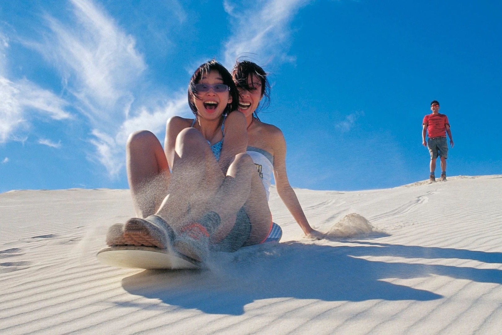 征服蘭斯林沙丘高聳的山坡,在那裡,冒險與不斷變化的金色沙灘景觀相遇 征服蘭斯林沙丘高聳的山坡,在那裡,冒險與不斷變化的金色沙灘景觀相遇