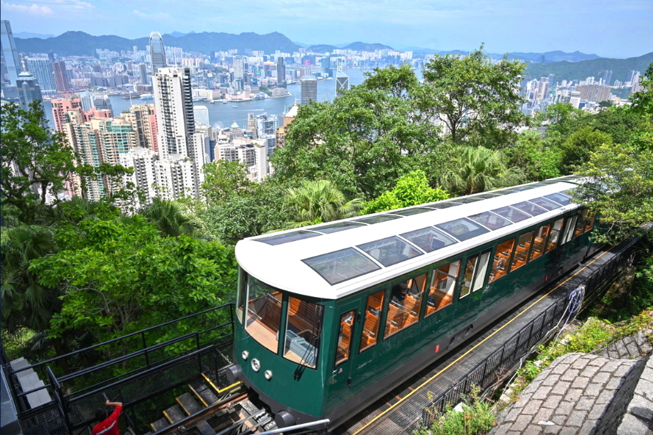 Peak Tram (priority lane access)