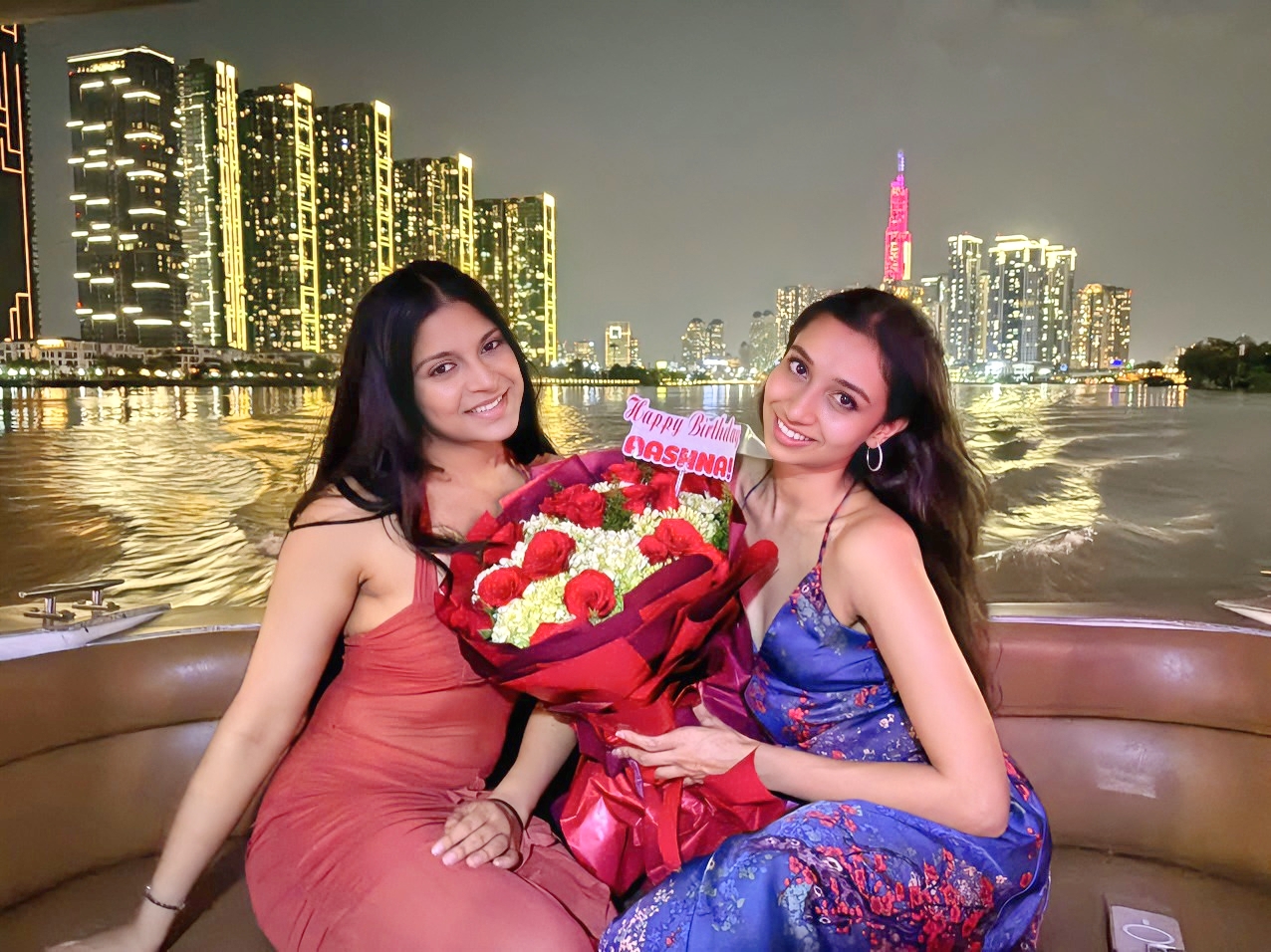 夕陽西下,但我們的愛永不褪色,您將支付鮮花...等額外費用。 夕陽西下,但我們的愛永不褪色,您將支付鮮花...等額外費用。