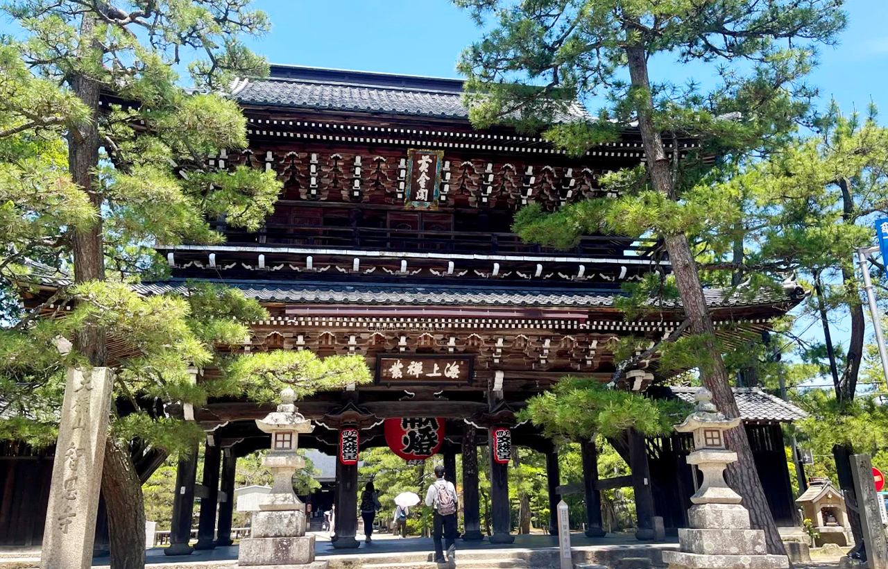 智恩寺供奉掌管智慧的切戶文殊菩薩，祈求學業順利