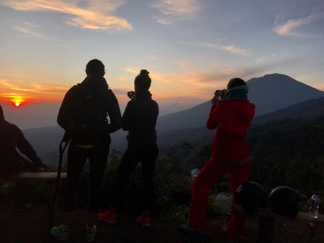 金塔馬尼越野吉普車＆巴杜爾火山口日出健行之旅