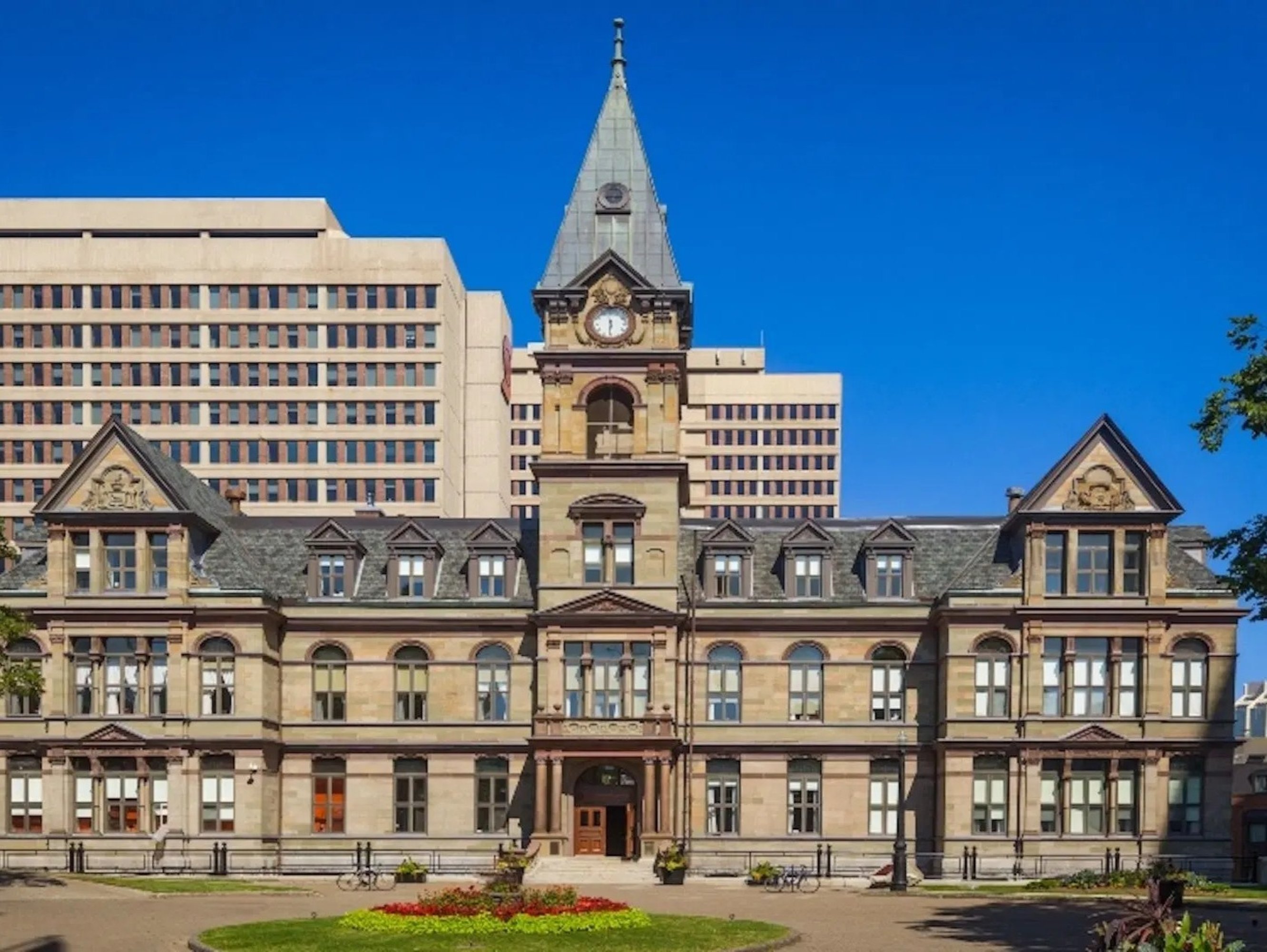 Best of Halifax Walking Tour with Citadel and Maritime Museum Ticket