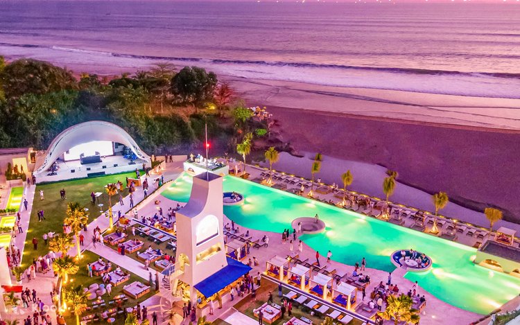 カフェ・デル・マール・ビーチクラブ デイパス（バリ島