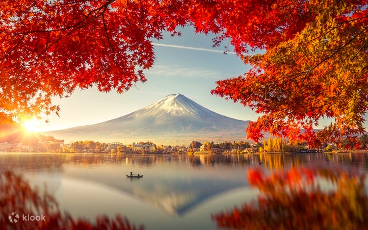 fall magc ing   秋の雪景色 mt-fuji-on-dramatic-sky-with-
