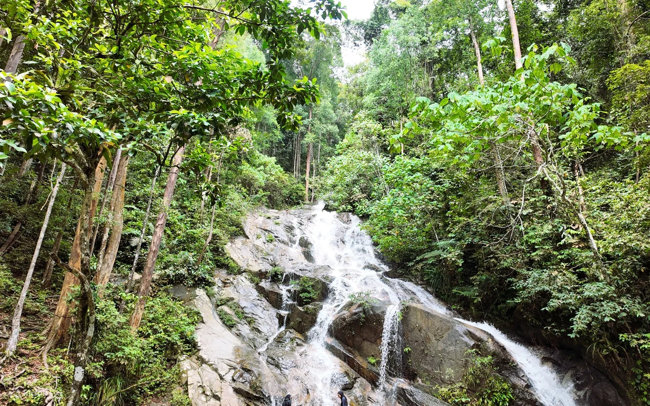 Kanching Waterfalls with Batu Caves and Ramayana Cave Exploration