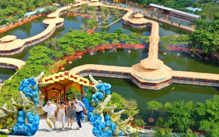 Suoi Tien Theme Park