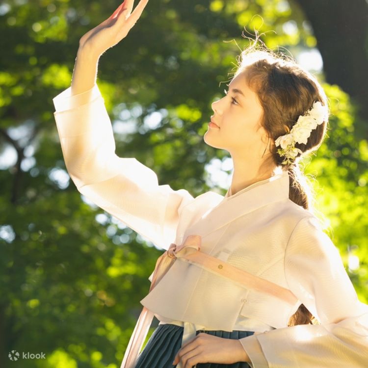 Pengalaman Hanbok dan penataan rambut Klook Indonesia
