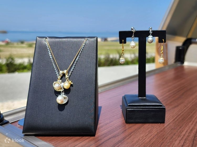 Akoya pearl sales oyster pearls