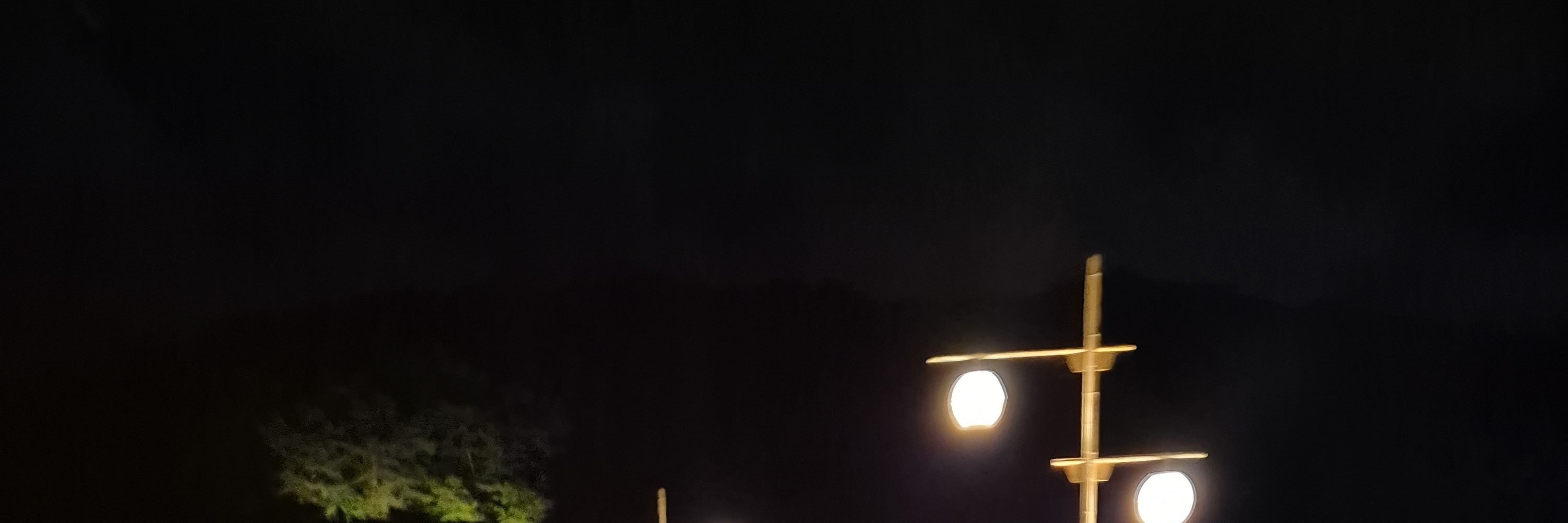 籠罩在浪漫愛情故事中的月映橋夜景，擁有在其他任何地方都無法找到的絕美景色。尤其是在夏季，這個韓國最長的木橋還設有噴泉，清涼的河水