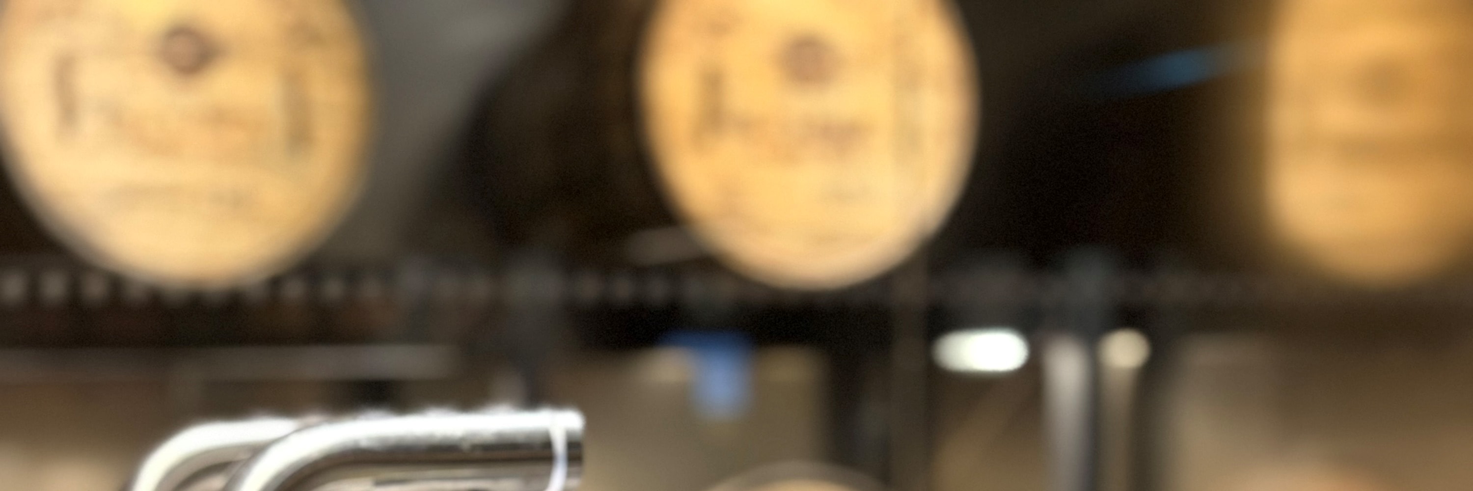 走進O'Sulloc Tea Museum新開幕的熟成茶葉窖藏，盡情享受尊榮體驗。在導遊的陪同下，讓您的免費品茗體驗更加豐富。