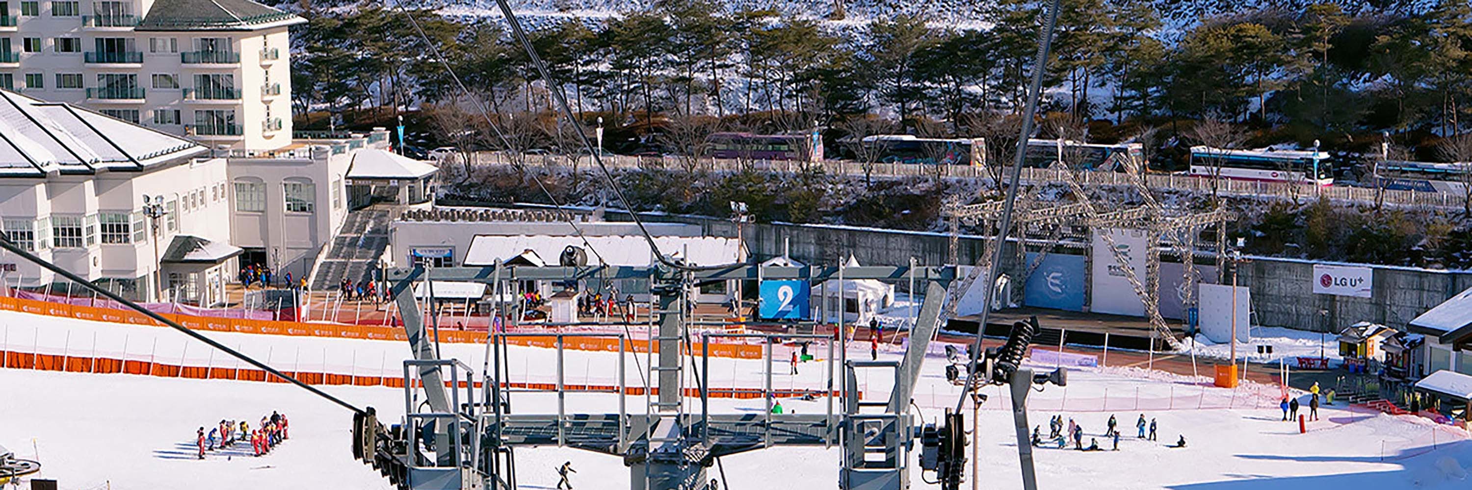 盡情享受滑雪的刺激、飽覽迷人雪景、入住舒適度假村，完美冬季之旅等你來體驗！