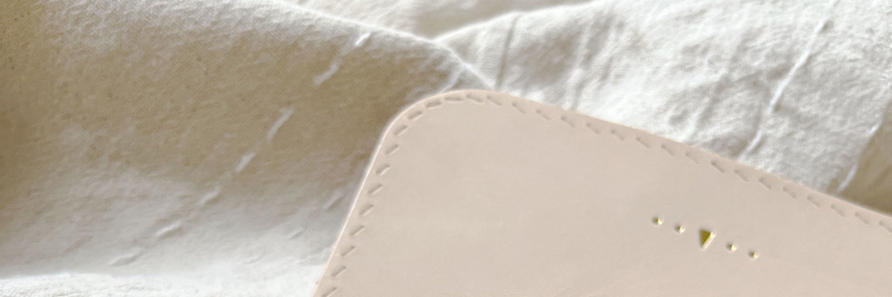 Use woven fishing net elements to apply to finished products