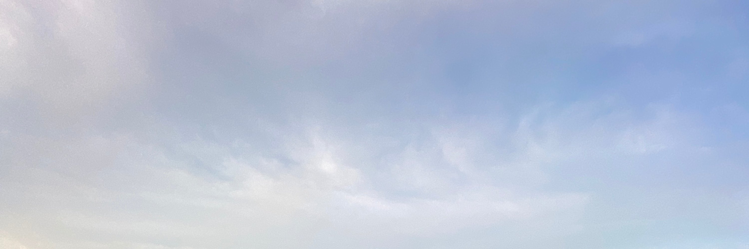 站在玻璃上，漂浮在城市燈光之上