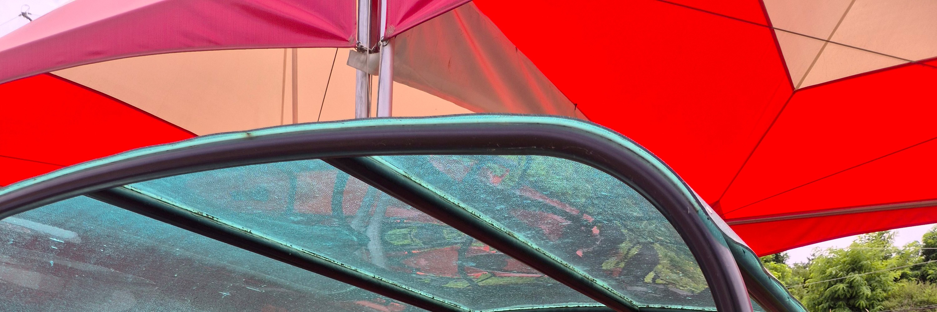 沿著古老的火車軌道享受輕鬆的旅程，欣賞河流、森林和山脈的壯麗景色。非常適合情侶、朋友和家人。