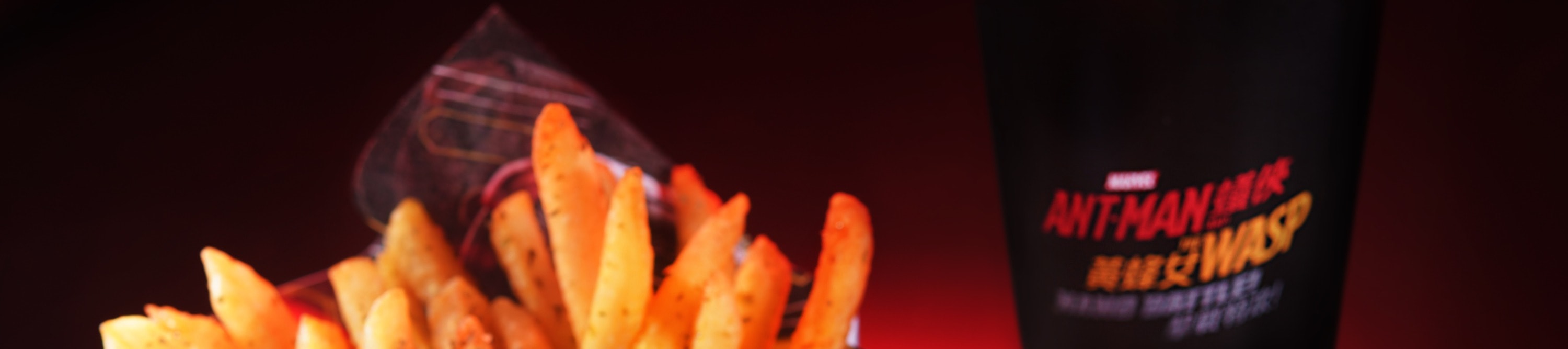 火箭餐廳提供美式炸雞籃及漢堡包，讓你體驗來自外太空的美食