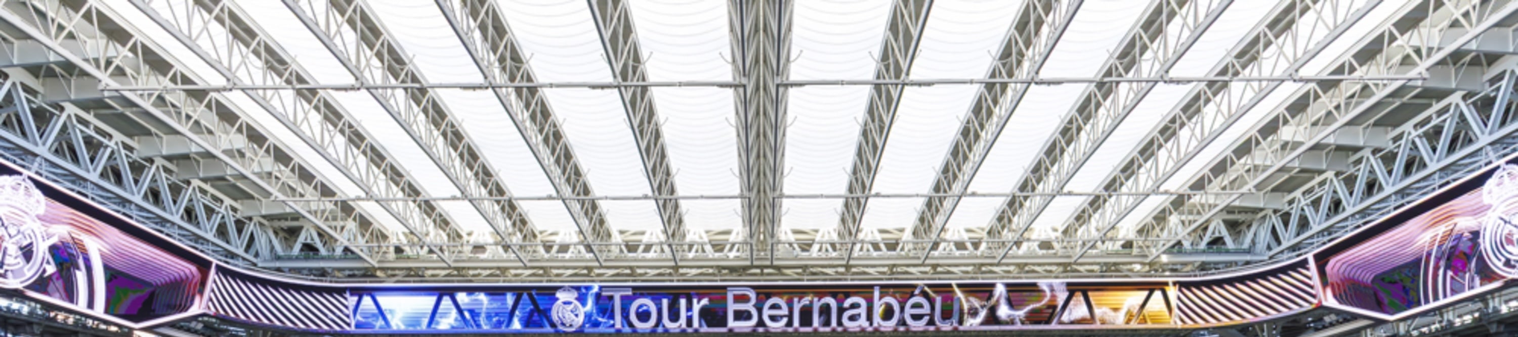 驚歎於廣闊的聖地亞哥·伯納烏體育場,足球夢想和傳奇在此煥發生機 驚歎於廣闊的聖地亞哥·伯納烏體育場,足球夢想和傳奇在此煥發生機