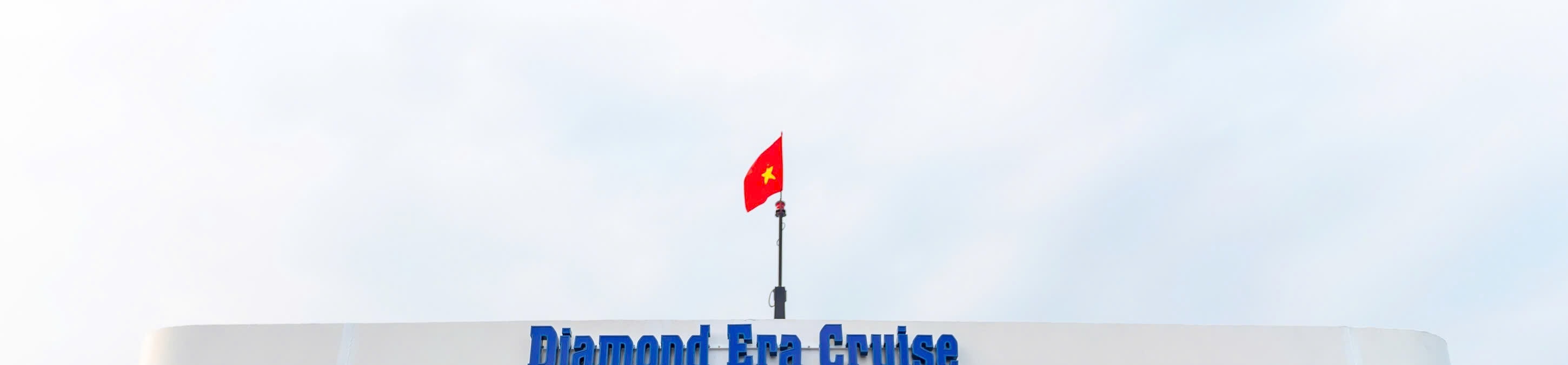 遊輪設有遮蔽系統，無論晴雨，旅客都能登船欣賞美麗風景，並在陽光甲板上盡情放鬆。