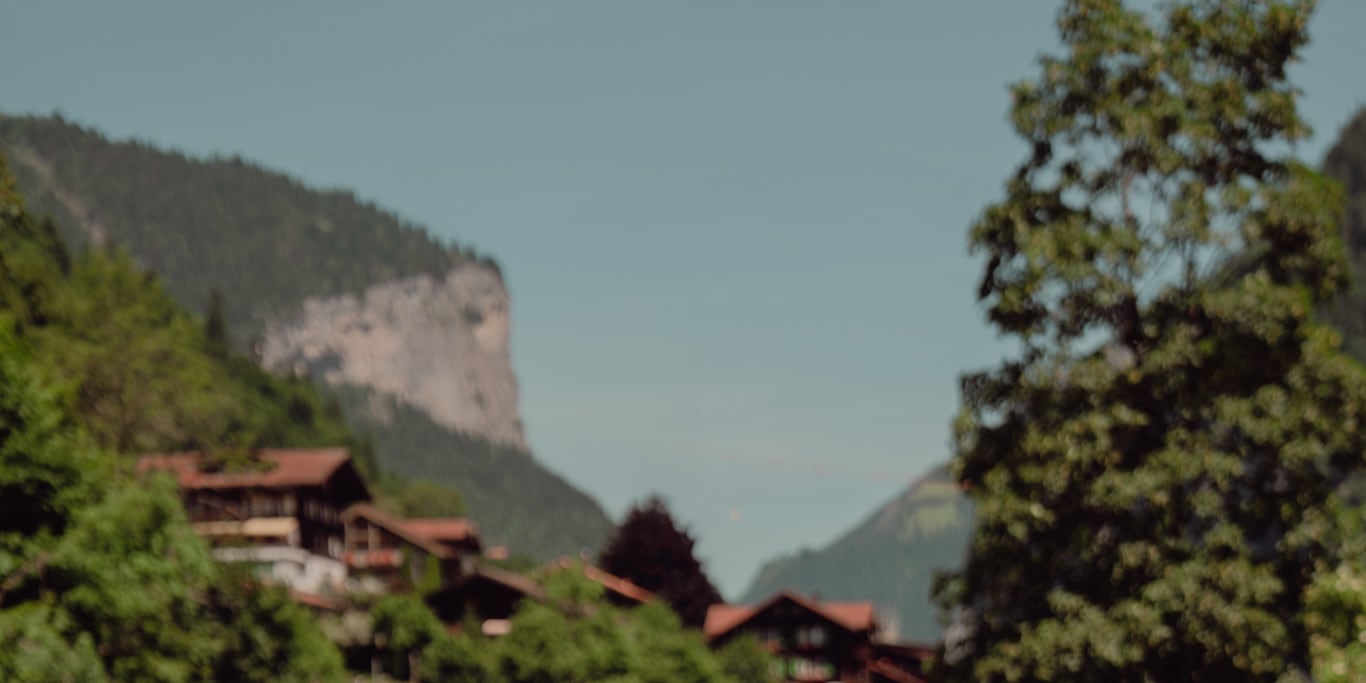 Private Photoshoot Tour: Lauterbrunnen & Wengen at the best spots