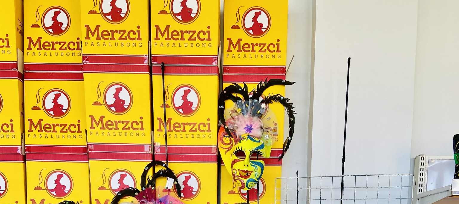 把巴科洛德的味道帶回家！在Merzci購買當地人喜愛的商品和甜點，這裡是每位旅客必去的伴手禮中心。