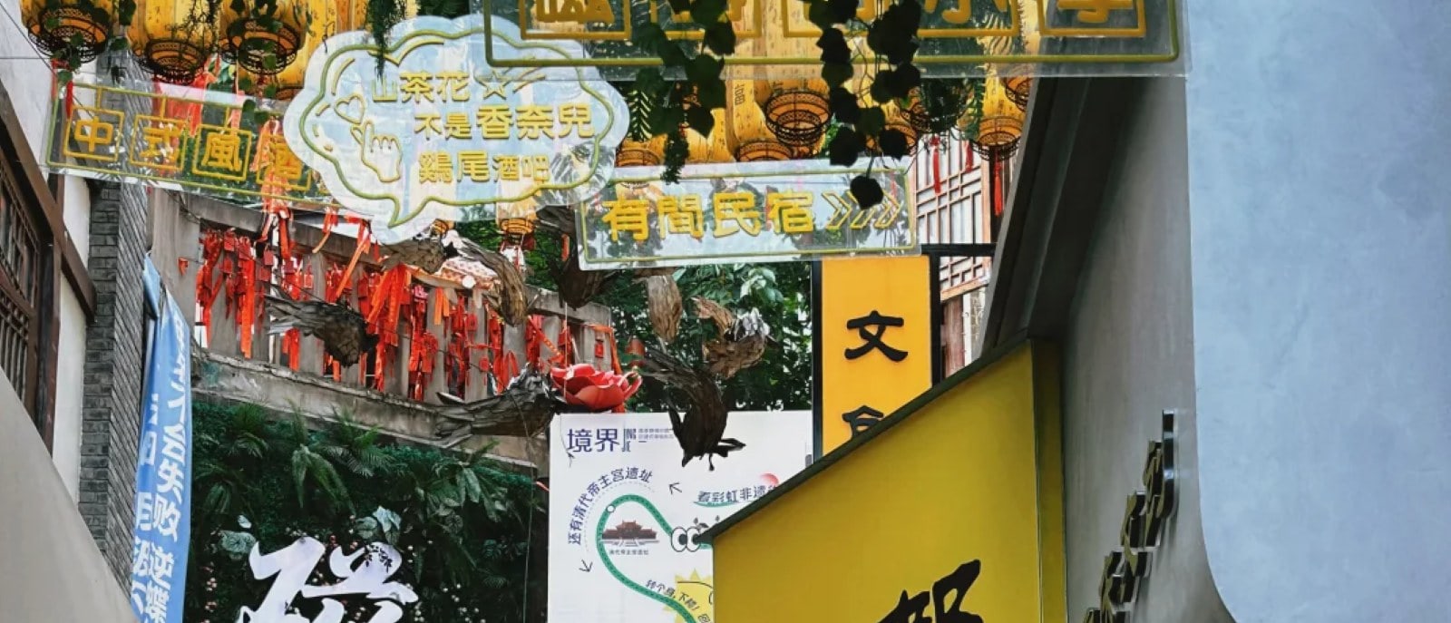 作為嘉陵小渡的核心停靠點,磁器口讓 “江上觀景 + 古鎮漫遊” 形成閉環體驗 作為嘉陵小渡的核心停靠點,磁器口讓 “江上觀景 + 古鎮漫遊” 形成閉環體驗
