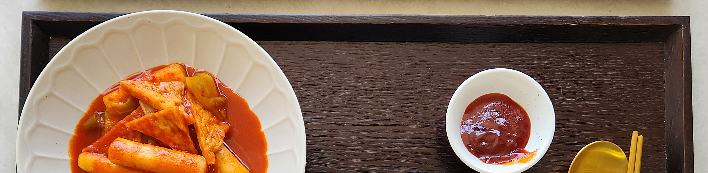 13:00 早午餐菜單，含炸雞、迷你紫菜包飯和辣炒年糕
