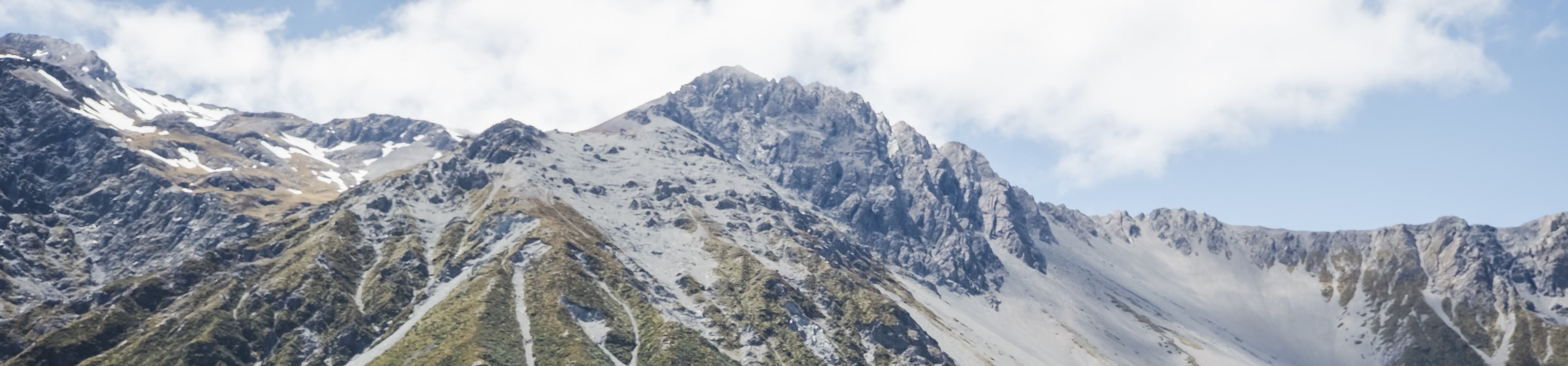 可選擇在庫克山村周邊徒步，包括胡克谷步道