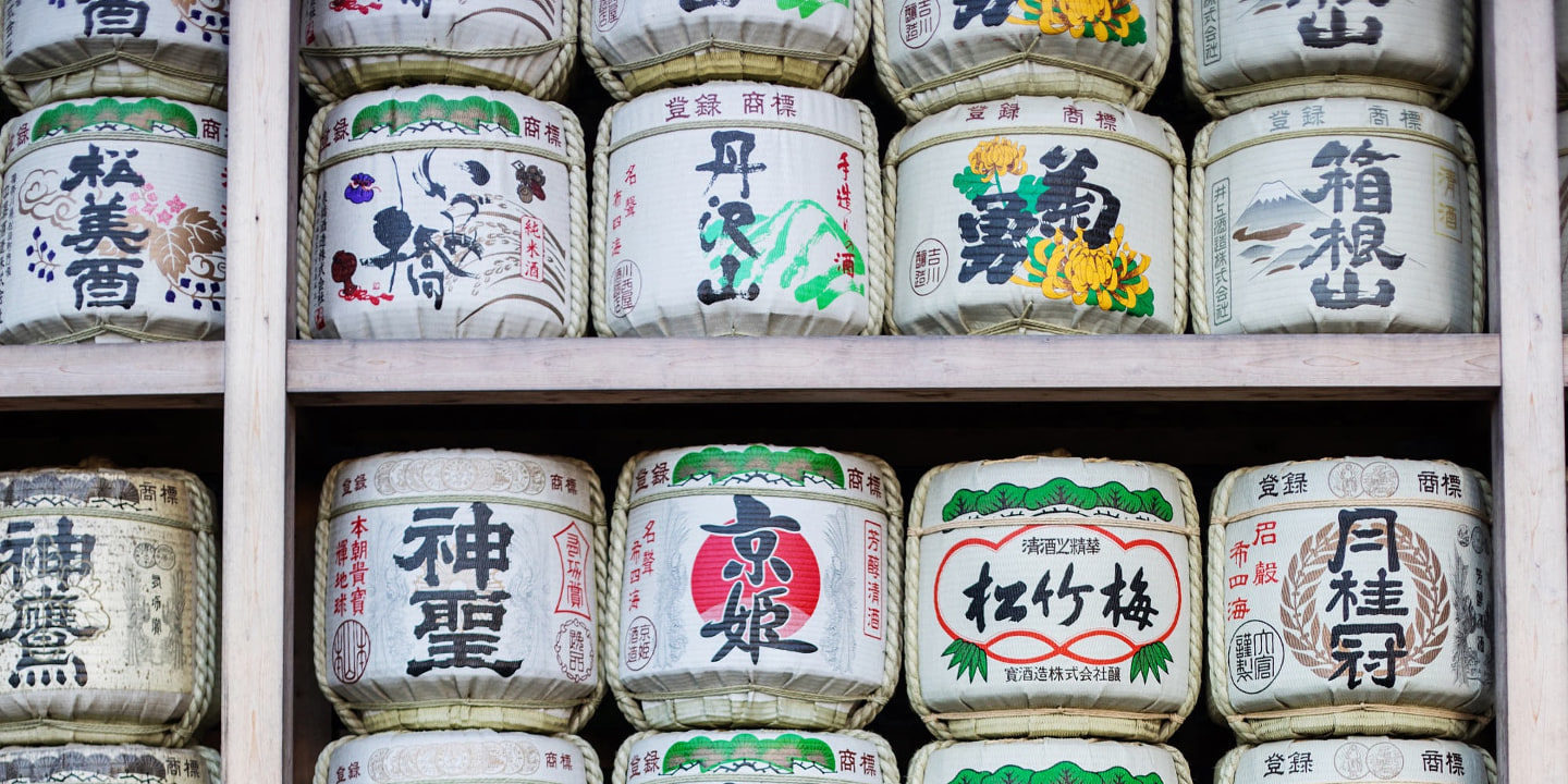鶴岡八幡宮（建議穿和服） - 歷史悠久的神社，擁有宏偉的鳥居和石階，非常適合拍攝和服寫真