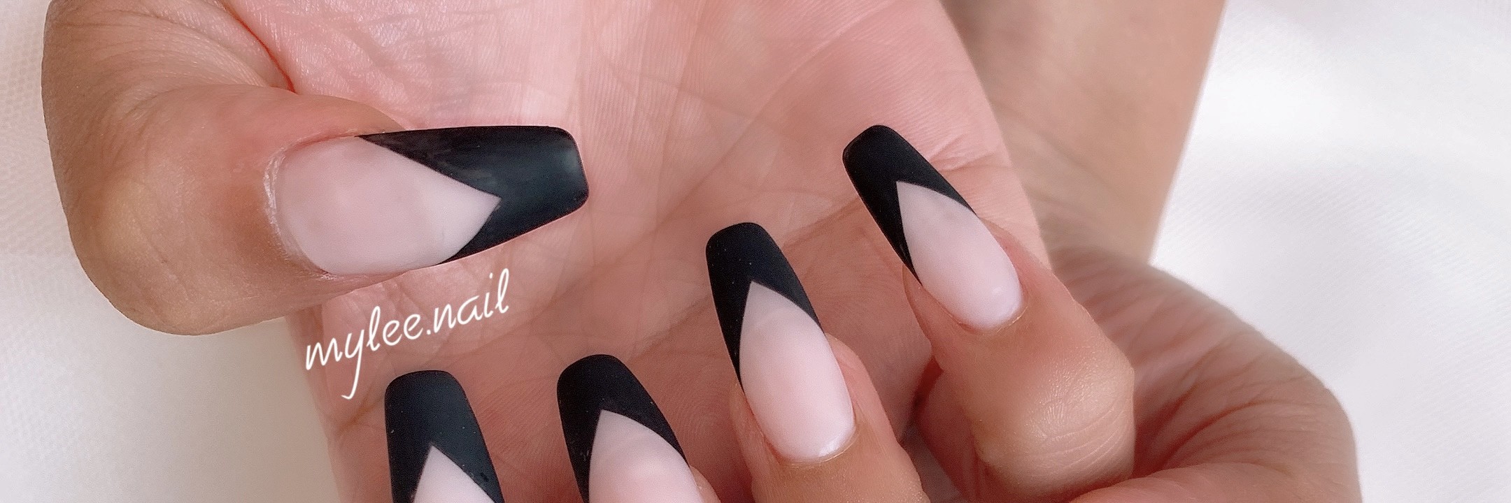 專精頂級凝膠延甲及客製美甲設計,您的指尖值得最好的呵護。 專精頂級凝膠延甲及客製美甲設計,您的指尖值得最好的呵護。