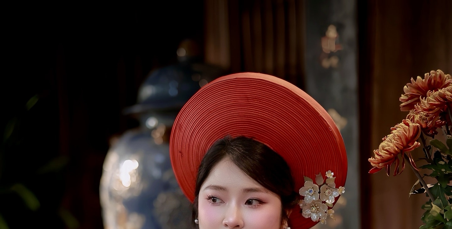 Royal Vietnamese Costume Rental & Professional Photoshoot in Hanoi - Thumbnail 8