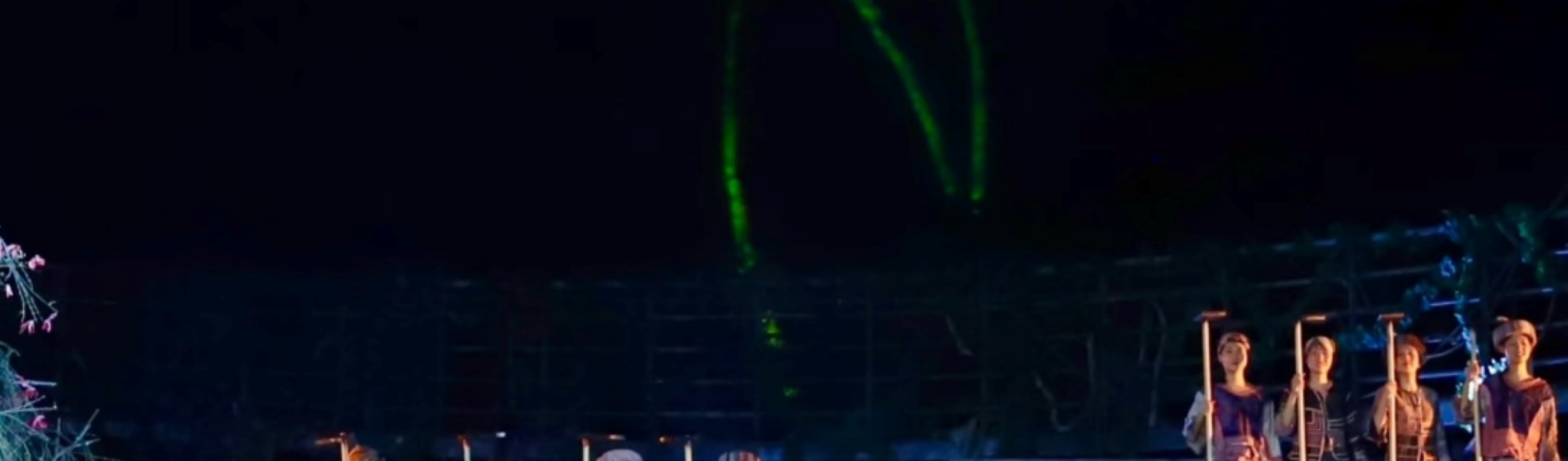 階梯舞臺融民族風，農作道具配服飾，展娘子軍戰前的生活底色