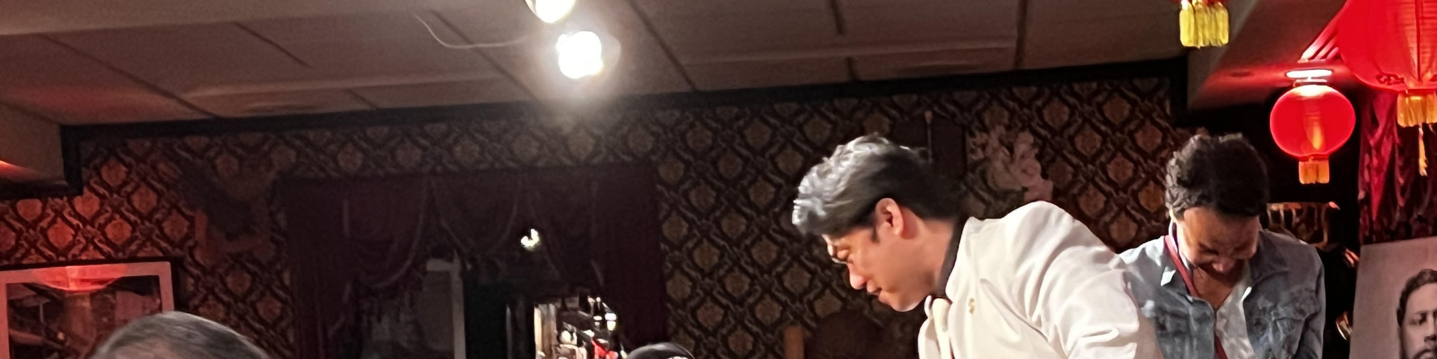 與魔術師一同互動,在歡笑與驚喜中,創造難忘的魔幻時刻 與魔術師一同互動,在歡笑與驚喜中,創造難忘的魔幻時刻