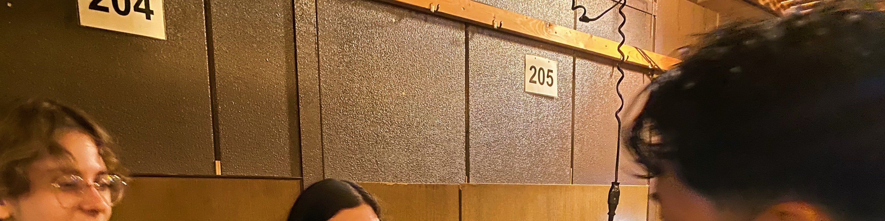 與當地導遊一起享用飲品和美食！