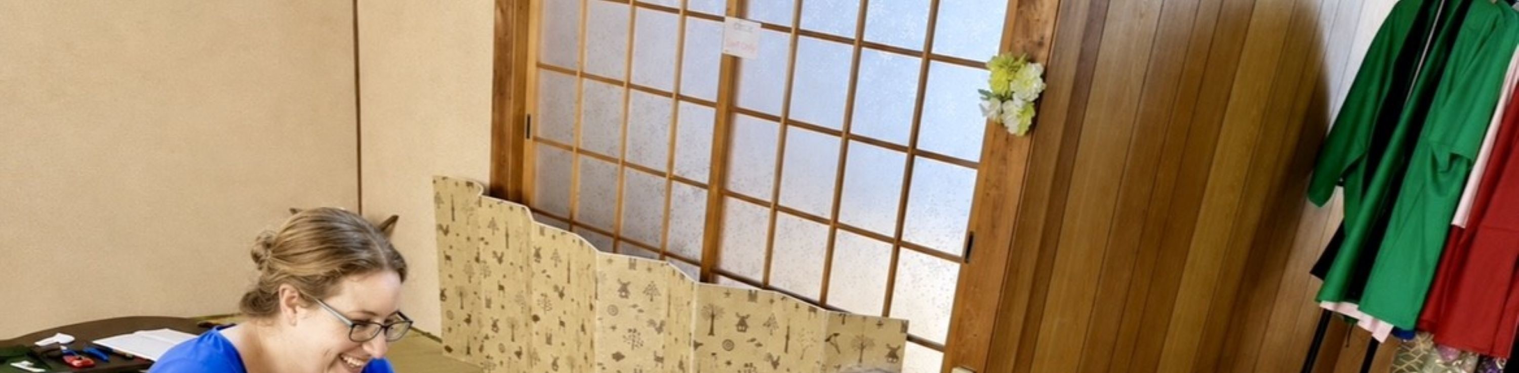  Kyoto : Calligraphy on a Washi hand Fan & Origami Fun - Thumbnail 19
