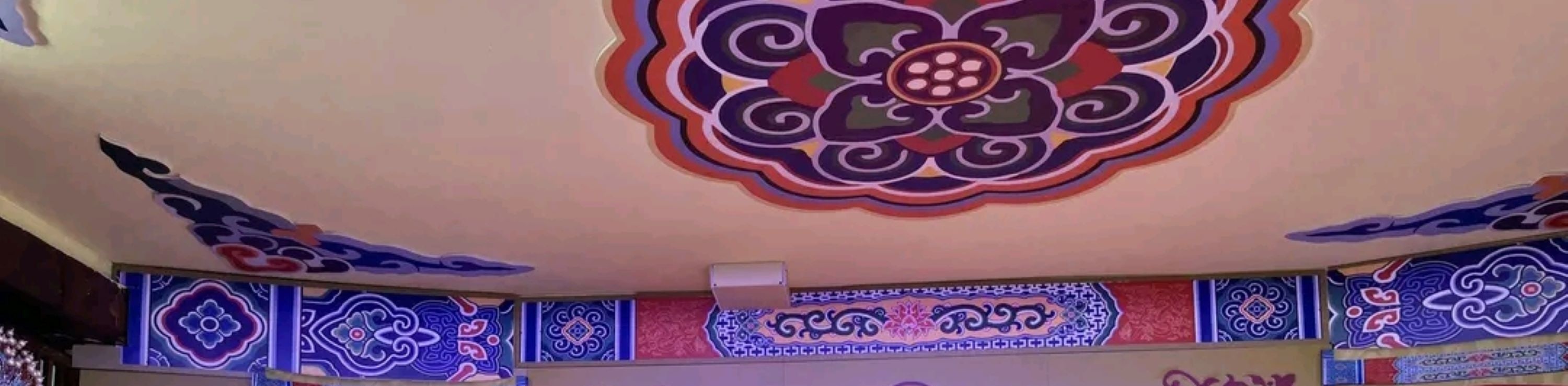 秦腔表演的經典場景,體現了秦腔藝術的深厚底蘊與舞臺魅力,舞臺背景裝飾富有傳統戲曲風格 秦腔表演的經典場景,體現了秦腔藝術的深厚底蘊與舞臺魅力,舞臺背景裝飾富有傳統戲曲風格