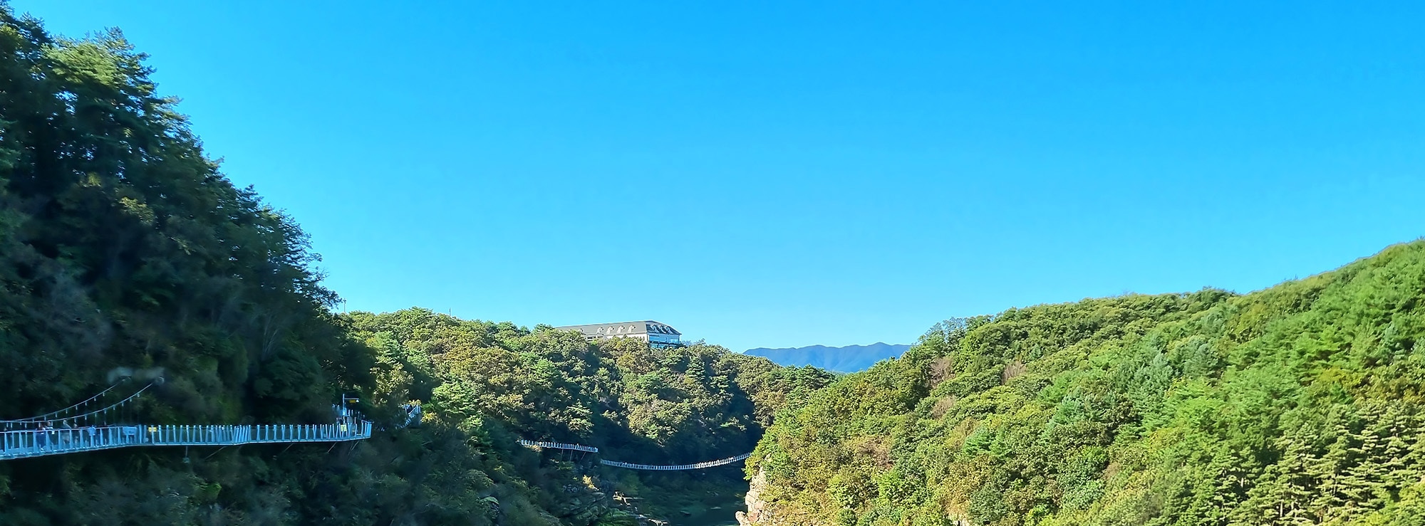 🌿 漢灘江地質公園是聯合國教科文組織世界地質公園，以其壯麗的火山地貌、懸崖和獨特的地質構造而聞名。