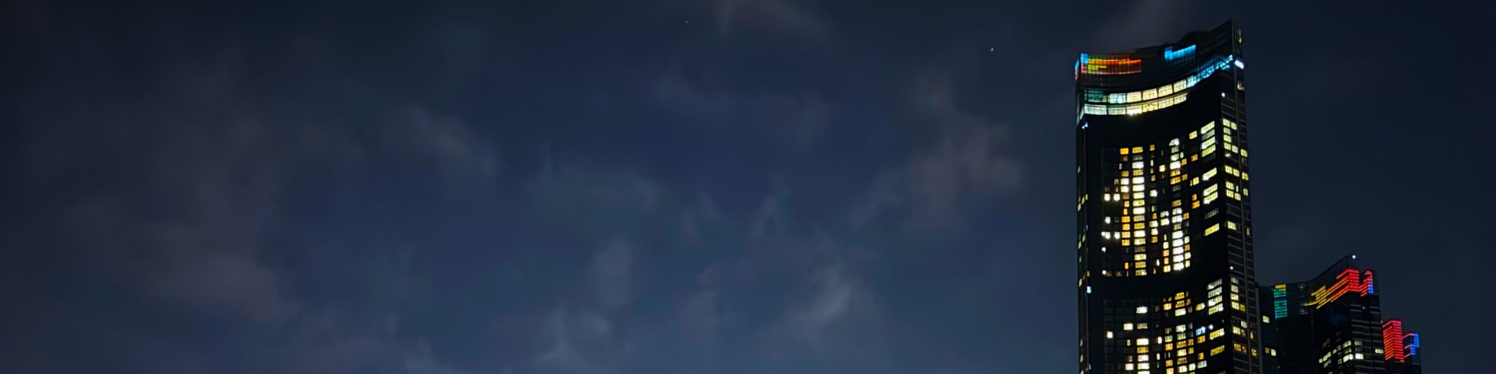 別錯過這迷人的夜景。白晝固然耀眼,但夜晚的星光更璀璨。
別錯過這迷人的夜景。白晝固然耀眼,但夜晚的星光更璀璨。