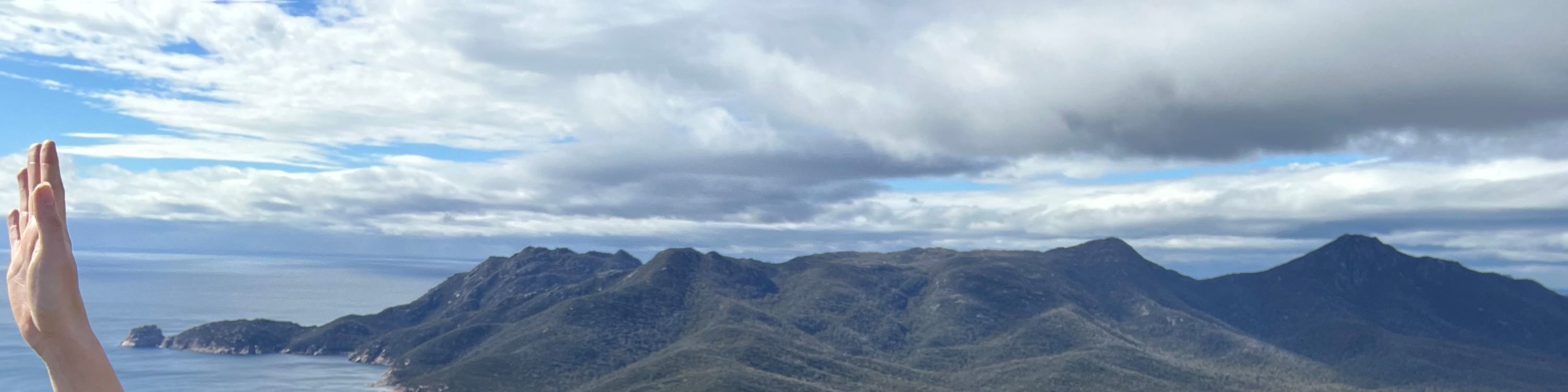 我們徒步前往酒杯灣（Wineglass Bay）的最佳觀景點！