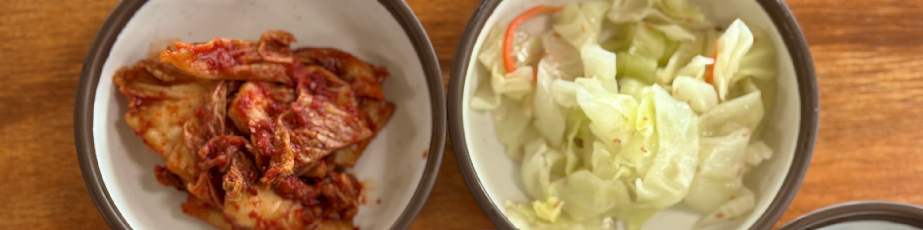 在舒適的餐廳裡,品嚐由濟州海女(女性潛水員)準備的正宗鮑魚粥。
(提供素食菜單。午餐自費。) 在舒適的餐廳裡,品嚐由濟州海女(女性潛水員)準備的正宗鮑魚粥。
(提供素食菜單。午餐自費。)