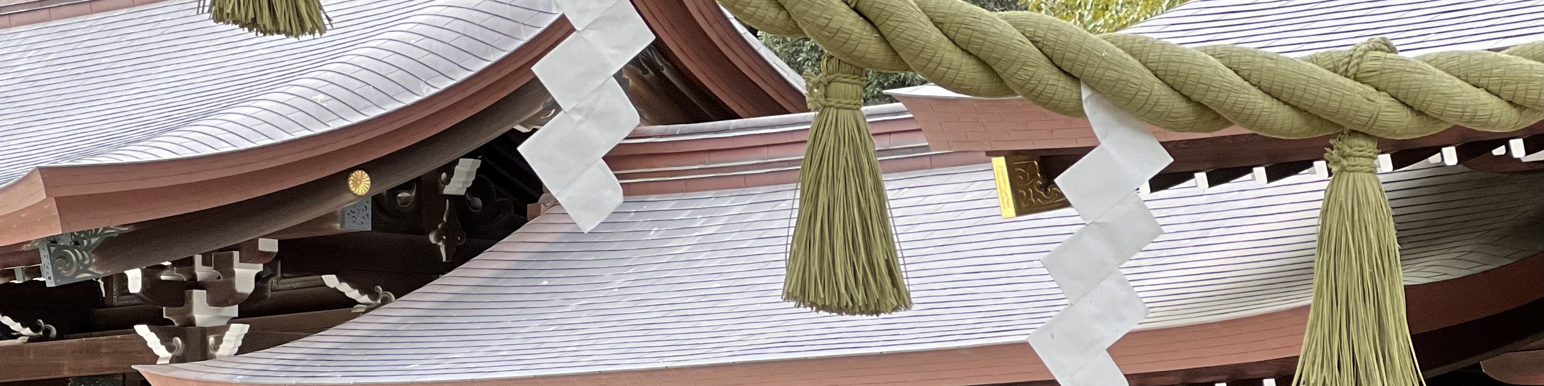 在神聖的神社雙手合十,導遊將為您解說日本古老神道儀式背後微妙的意義與傳統。 在神聖的神社雙手合十,導遊將為您解說日本古老神道儀式背後微妙的意義與傳統。