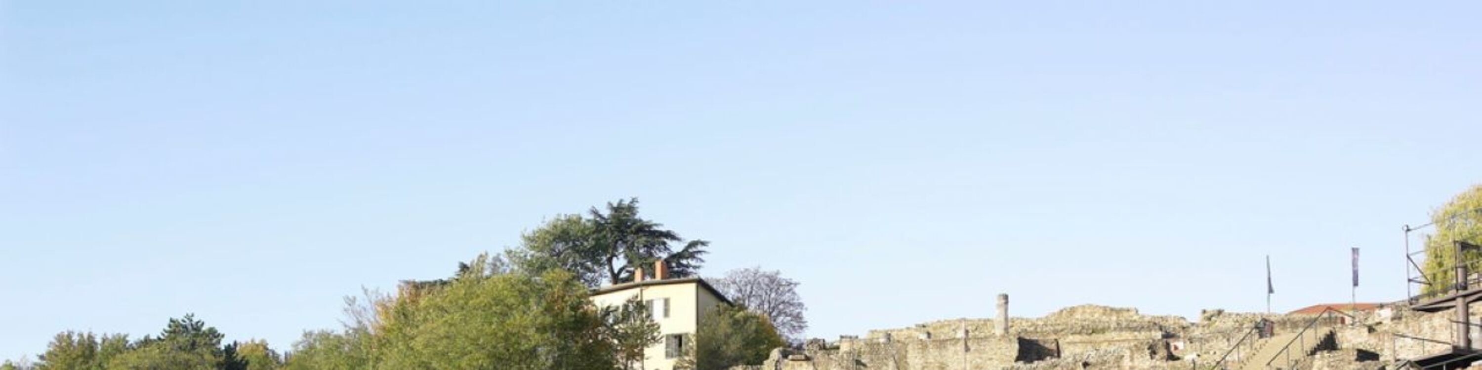 古羅馬地標(里昂),如今是舉辦重大文化活動的場所,同時保留著其擁有2000年曆史的石制建築 古羅馬地標(里昂),如今是舉辦重大文化活動的場所,同時保留著其擁有2000年曆史的石制建築