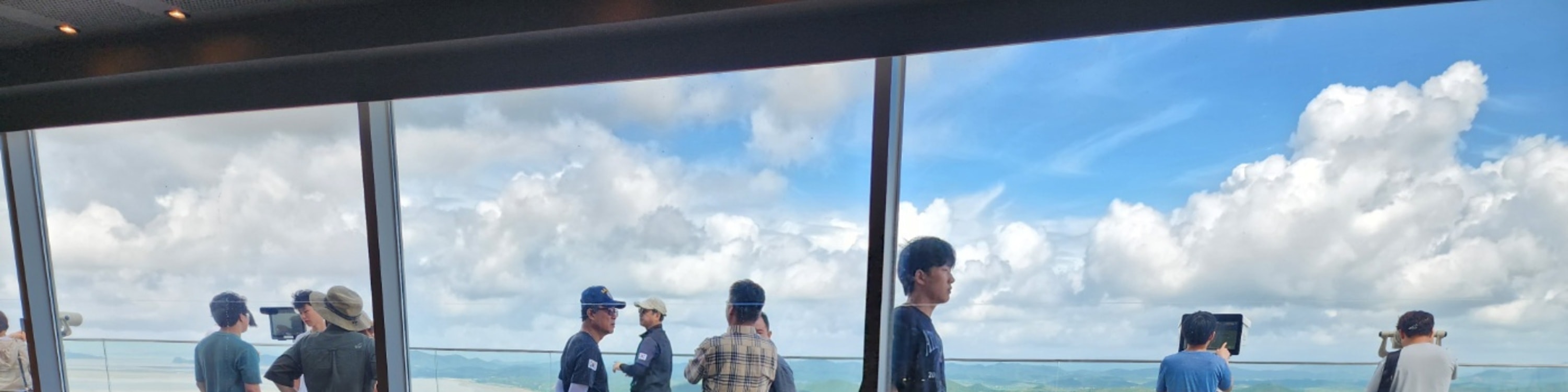 千萬不要錯過一邊喝咖啡，一邊眺望朝鮮的機會。