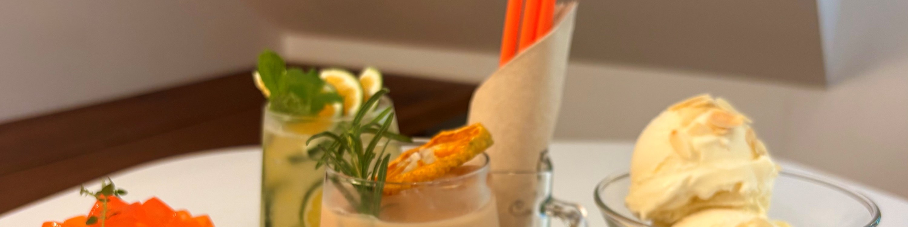 品嚐新鮮果汁，享用柑橘風味甜點，沉浸在這座島嶼最具標誌性水果的甜蜜精華中。